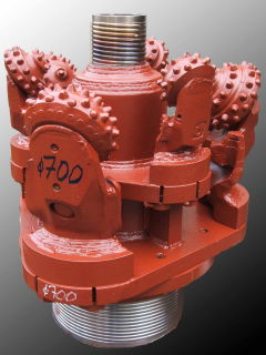 Erweiterungsstufe mit Rollenmeißel-Elementen in Flanschausführung